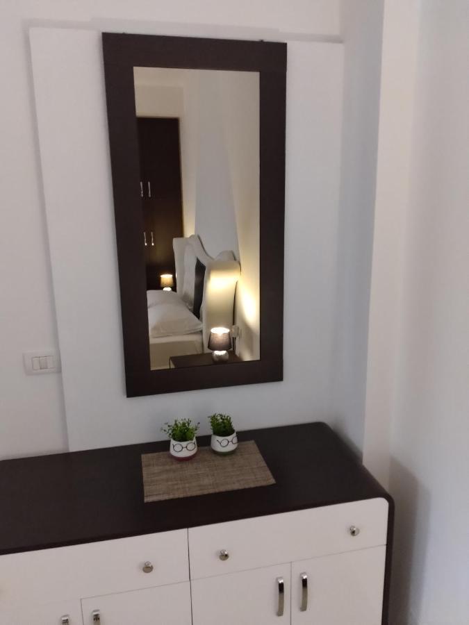 Artur Apartments Himare Bilik gambar