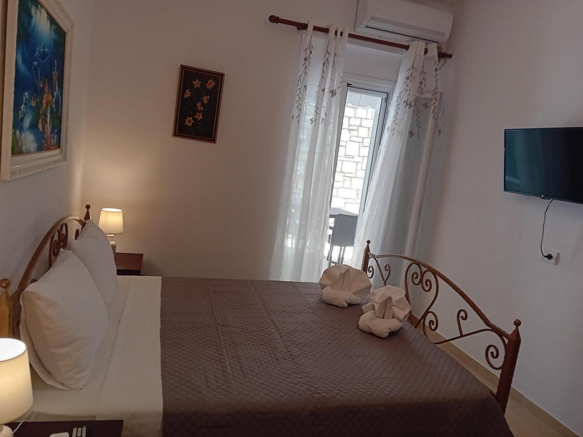Artur Apartments Himare Bilik gambar