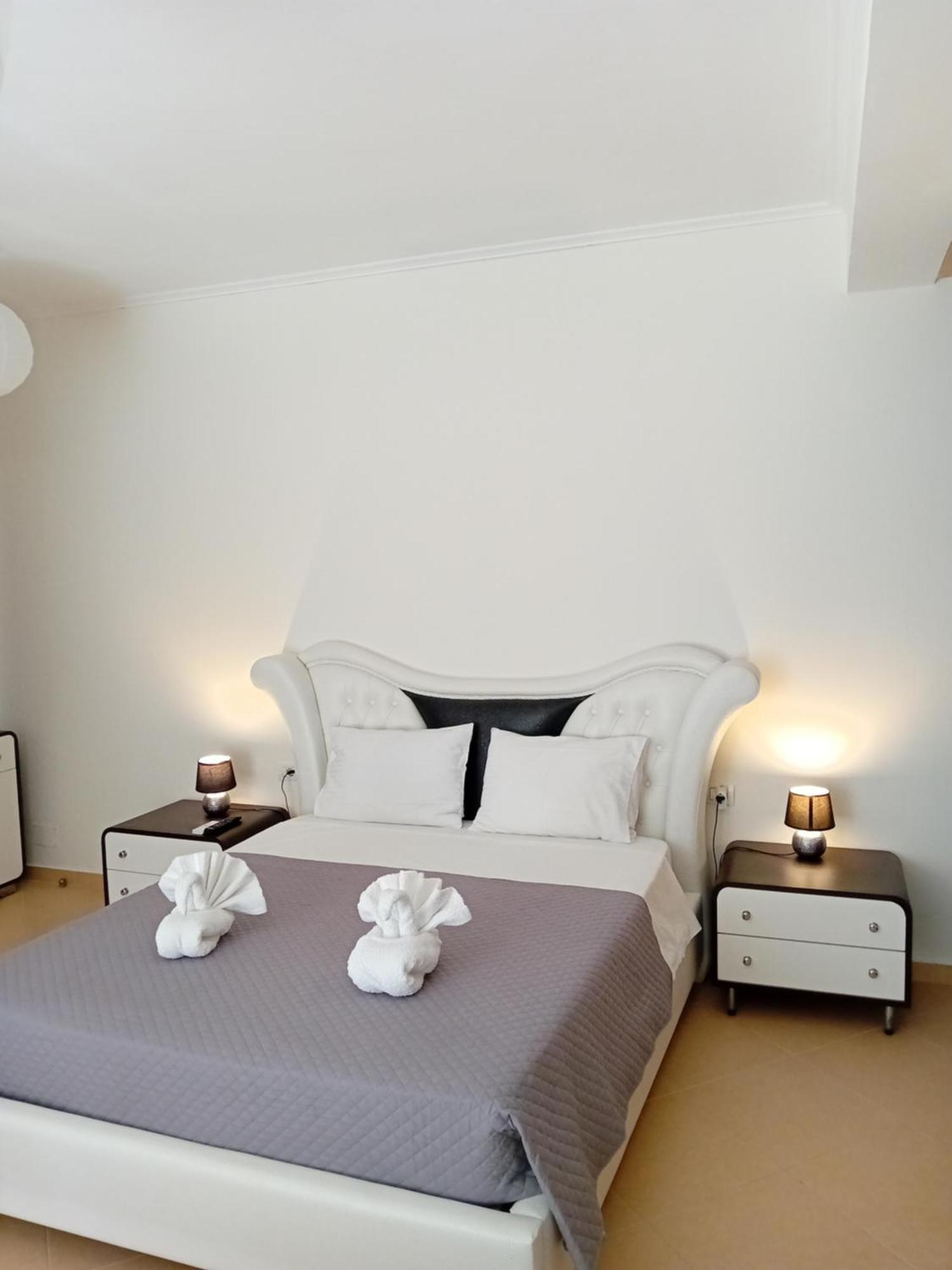 Artur Apartments Himare Bilik gambar