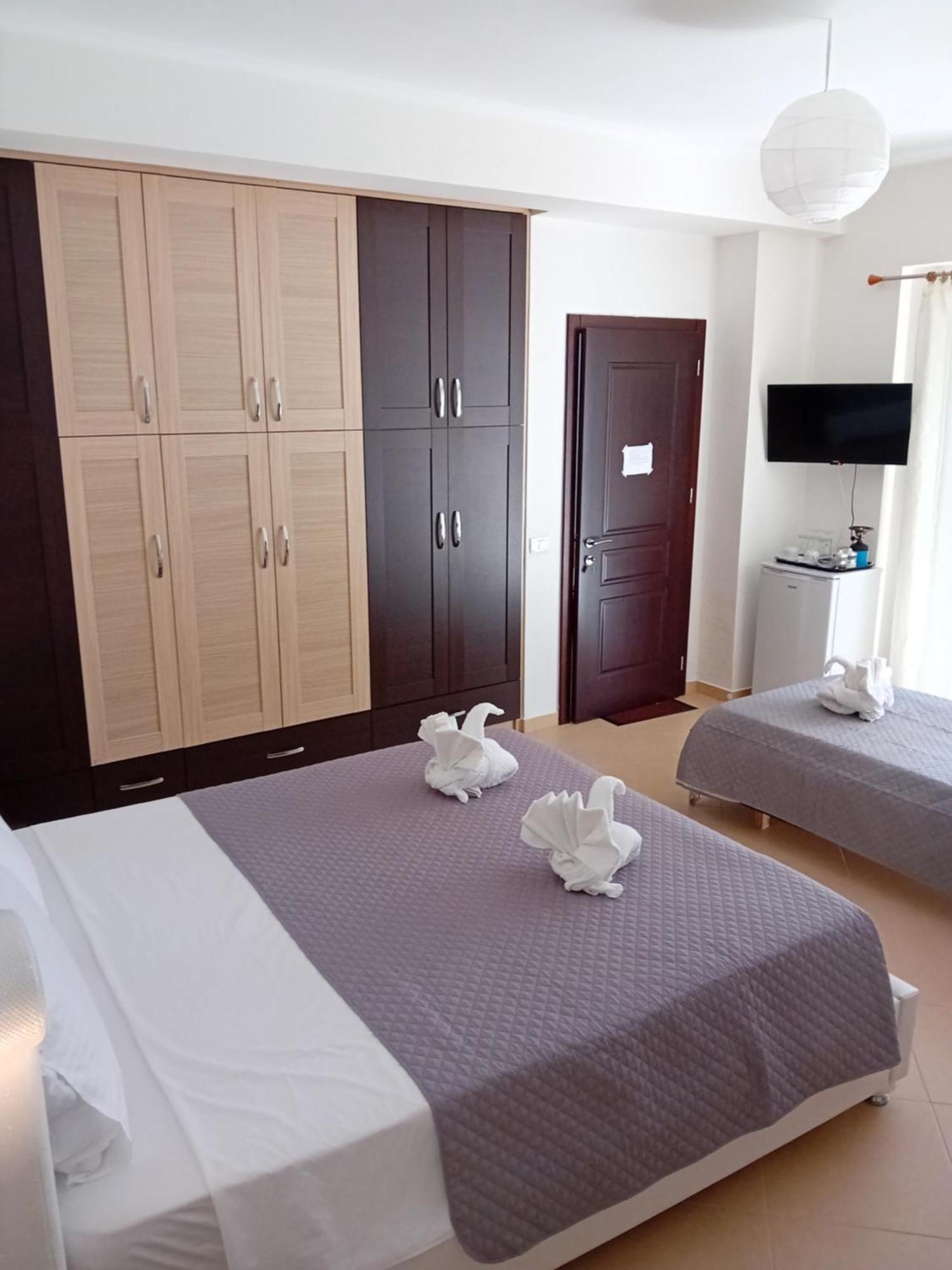Artur Apartments Himare Bilik gambar