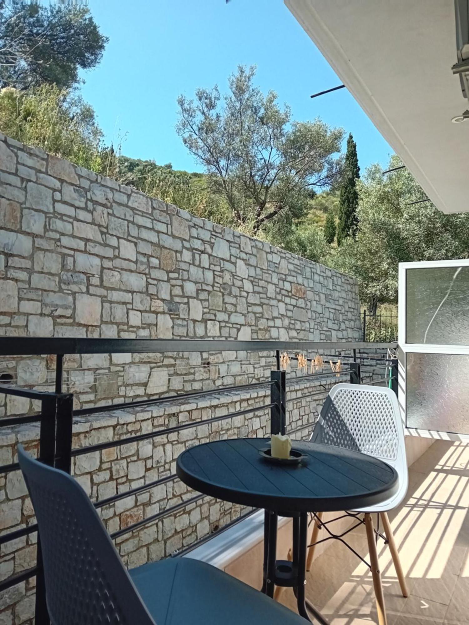 Artur Apartments Himare Bilik gambar