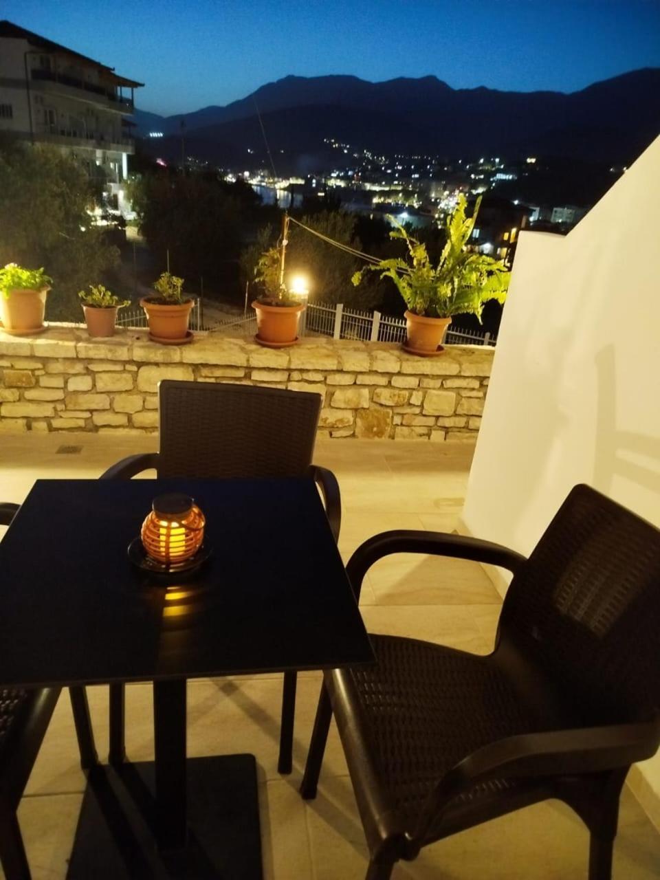 Artur Apartments Himare Bilik gambar
