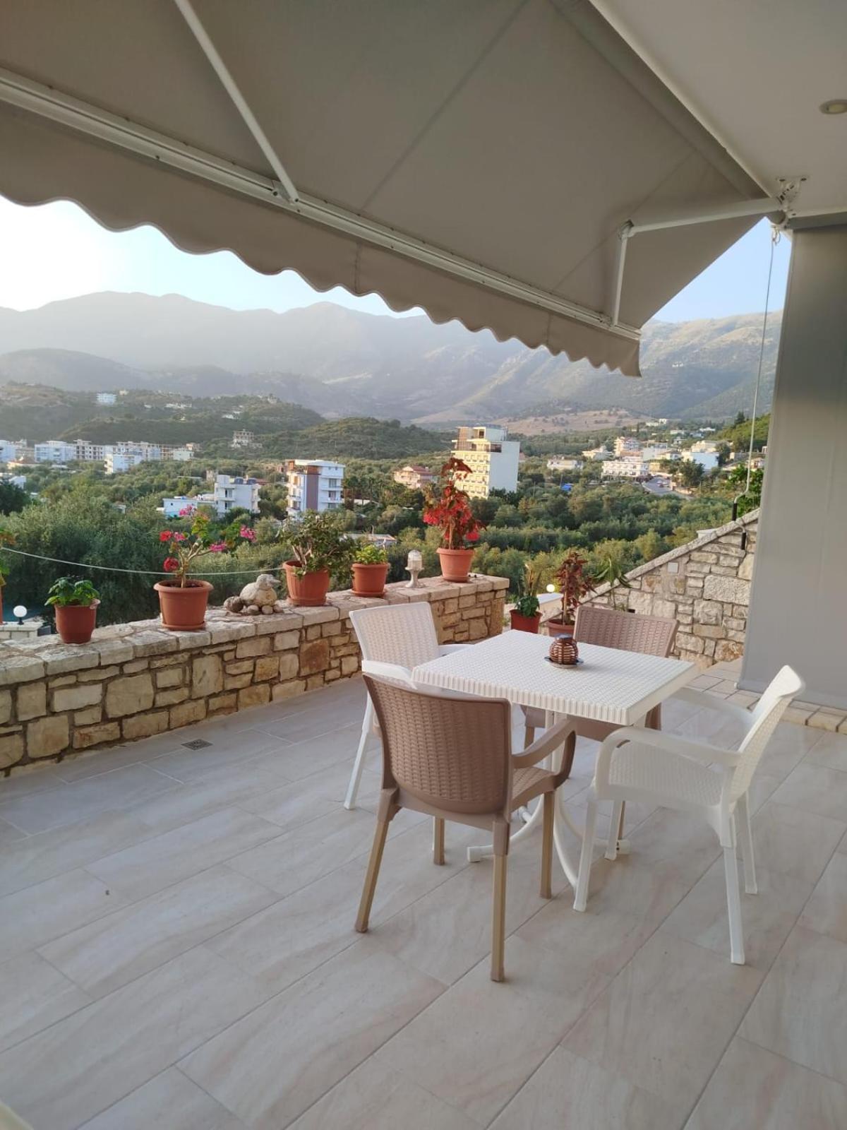 Artur Apartments Himare Bilik gambar