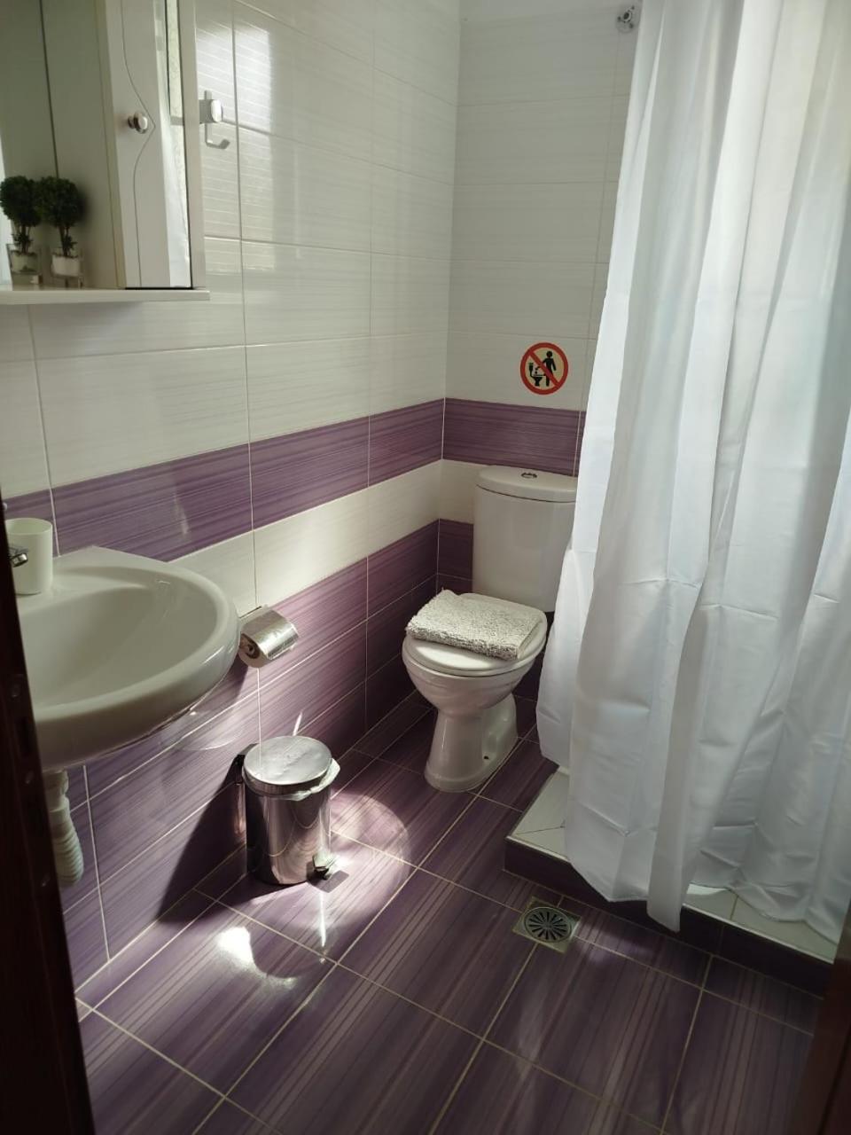 Artur Apartments Himare Bilik gambar